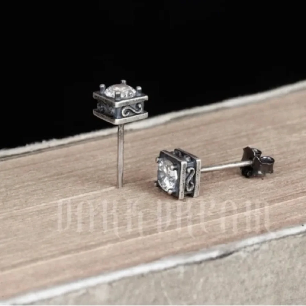 NEW ARRIVAL S925 Sterling Silver Retro Square Four Claw Zircon Earrings